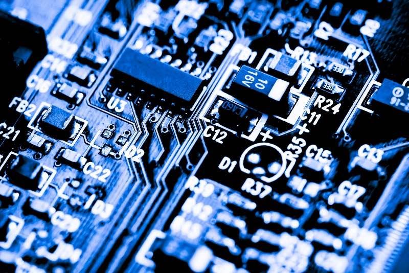 Großaufnahme einer Hauptplatine eines Computers.