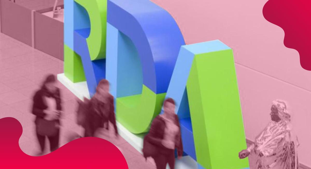 Das Titelbild der RDA Expo GmbH in Rot zeigt Personenvor dem RDA Logo.