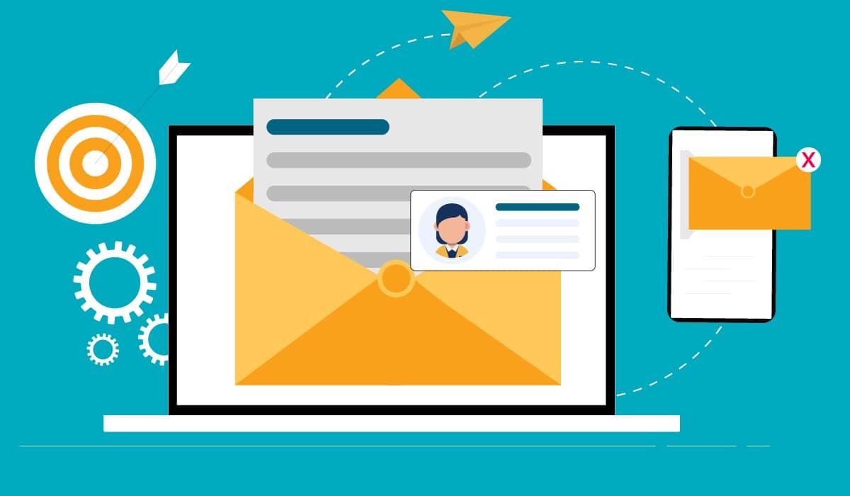 Illustration einer Reaktivierungs-E-Mail, die einen Umschlag auf dem Bildschirm eines Laptops zeigt.