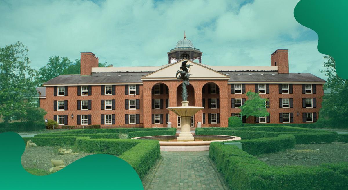 Landscape image of Furman University courtyard