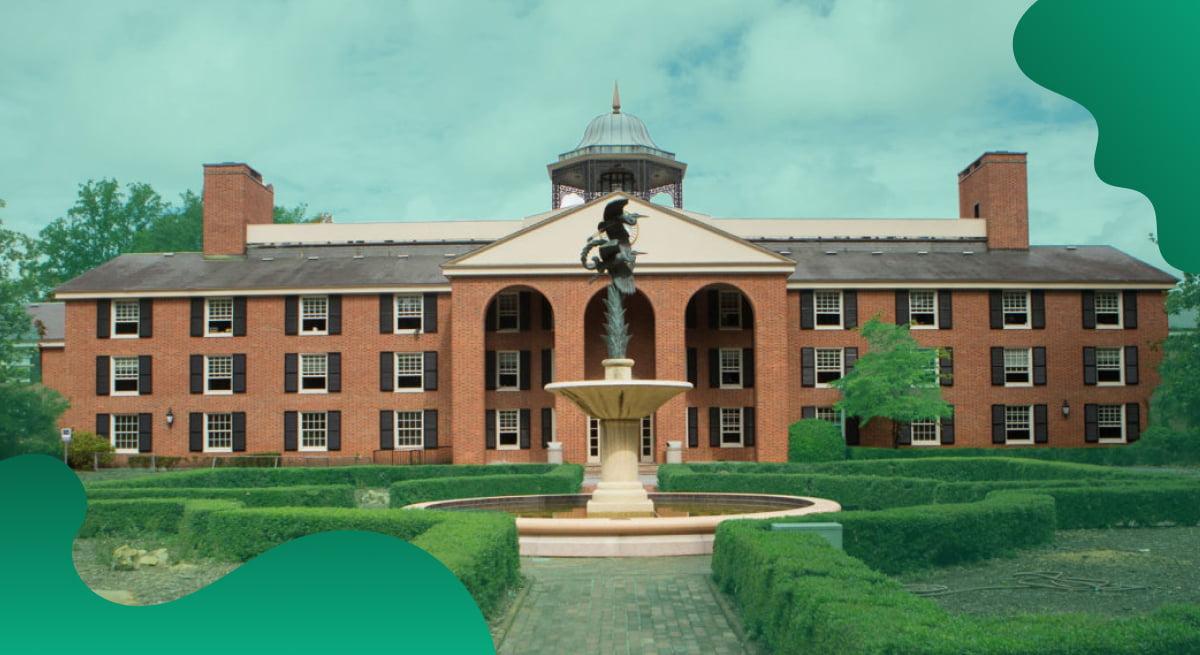 Foto des Innenhofs der Furman University.